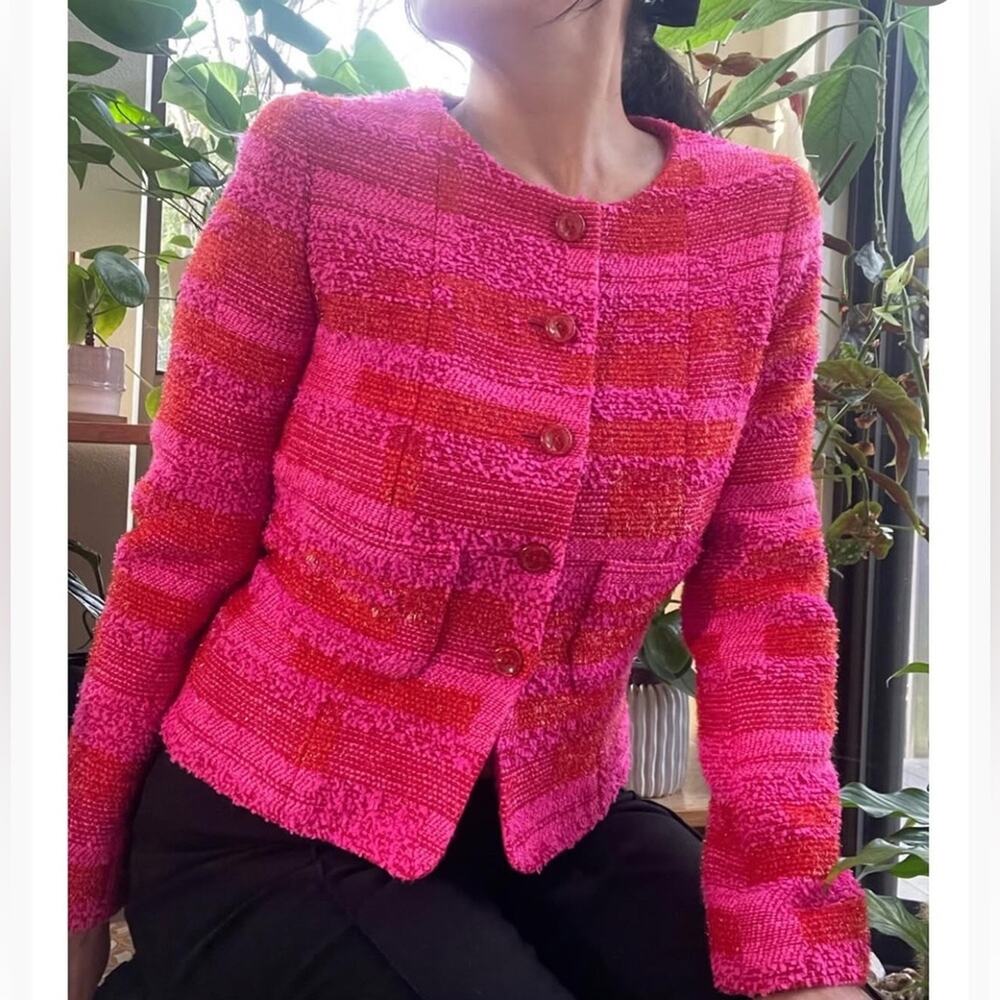 CHANEL Hot Pink Orange Gold Metallic Thread tweed Cropped Jacket 2001 C Size 34